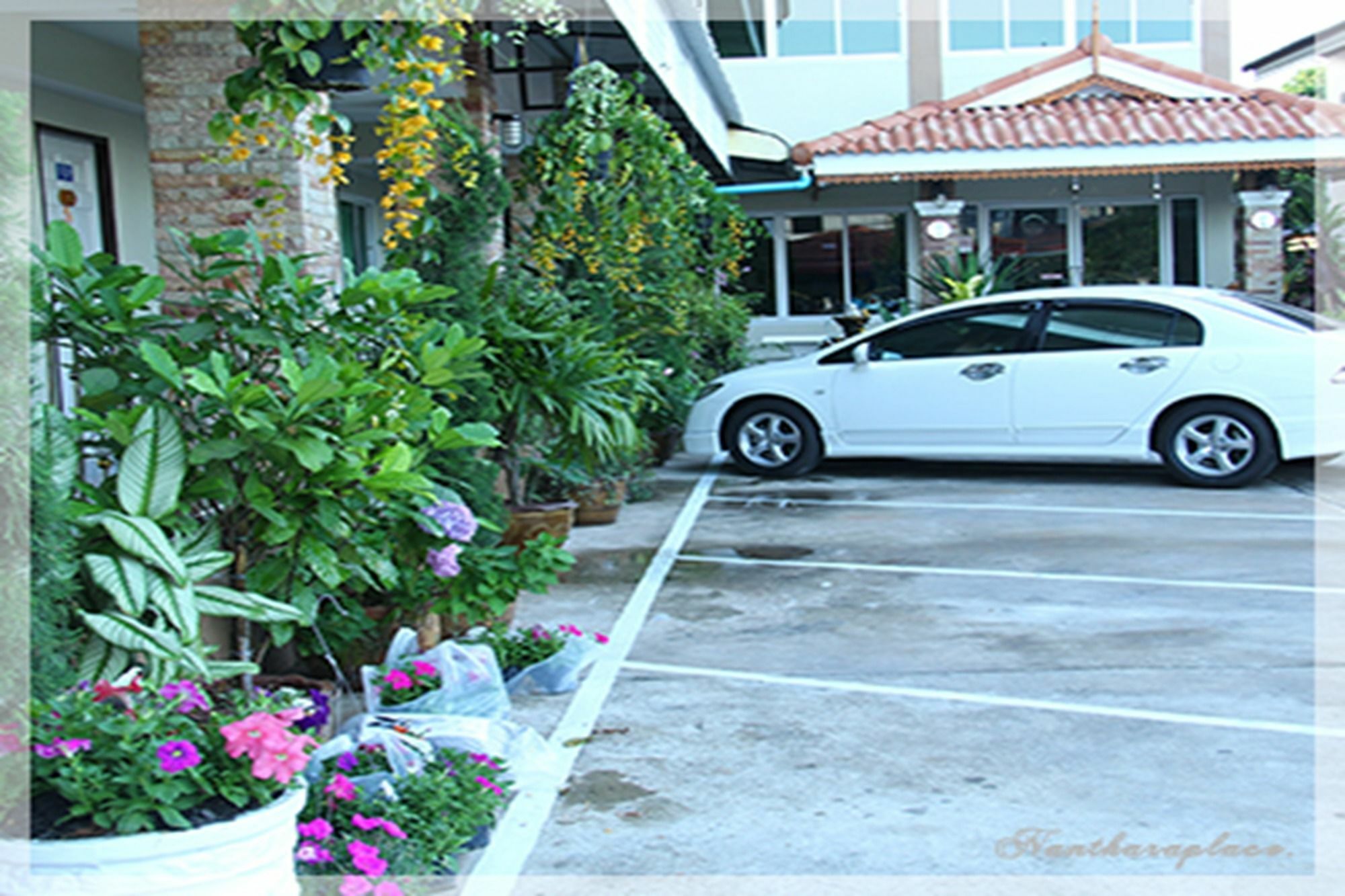 Nan Thara Place Hotel Exterior photo